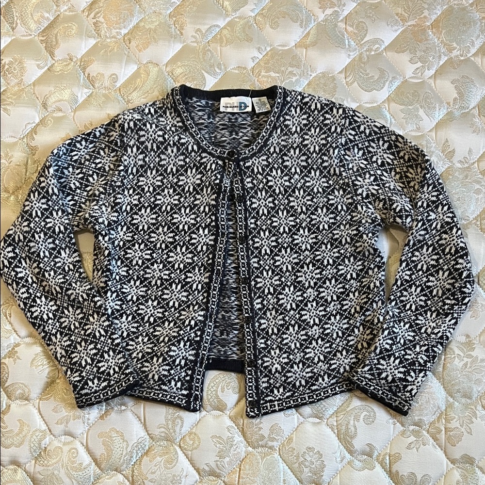 Chic Black and White Patterned Cardigan